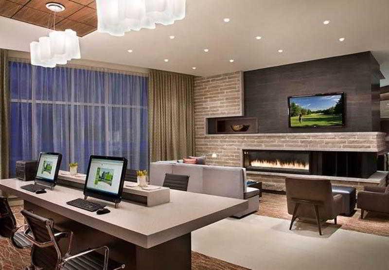 Отель Courtyard By Marriott Calgary Airport Экстерьер фото