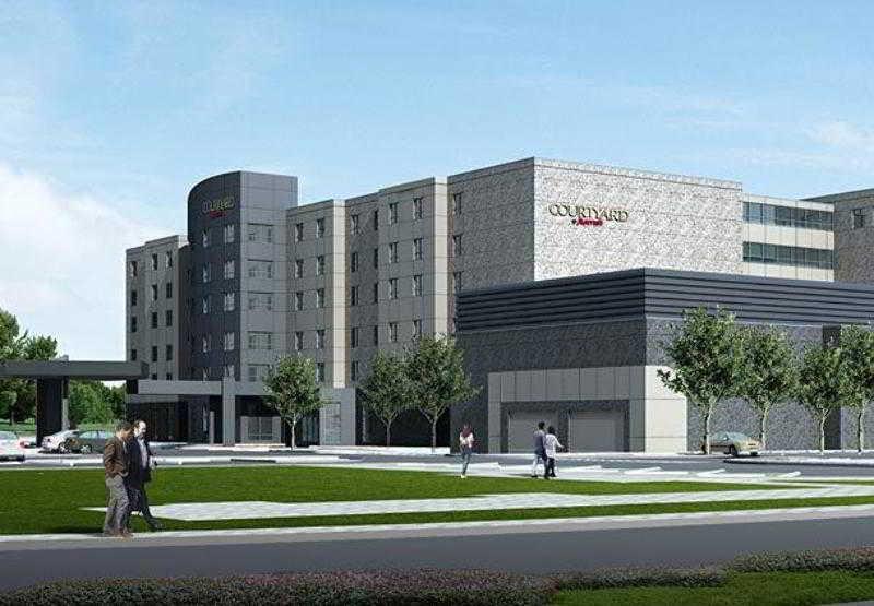 Отель Courtyard By Marriott Calgary Airport Экстерьер фото