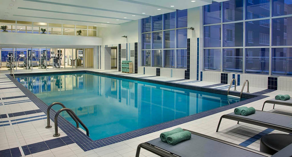 Отель Courtyard By Marriott Calgary Airport Экстерьер фото